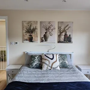 Clifton House O2 & Excel With Private Bathroom And Breakfast Option Frühstückspension