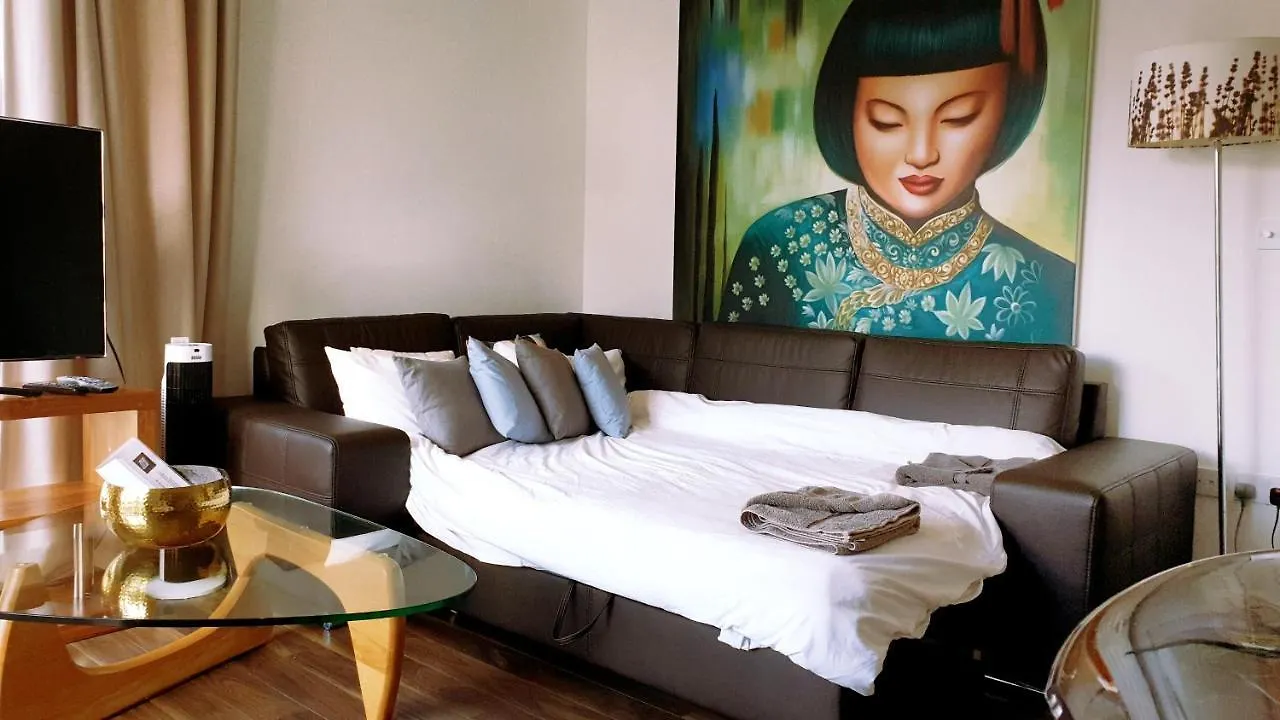 Beautiful Central Family Apartment For 6 London